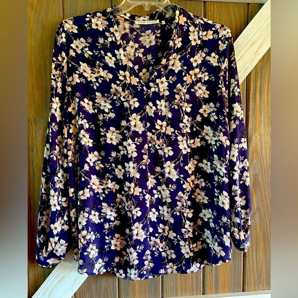 Stunning Violet & Claire Polyester blouse! Never been worn